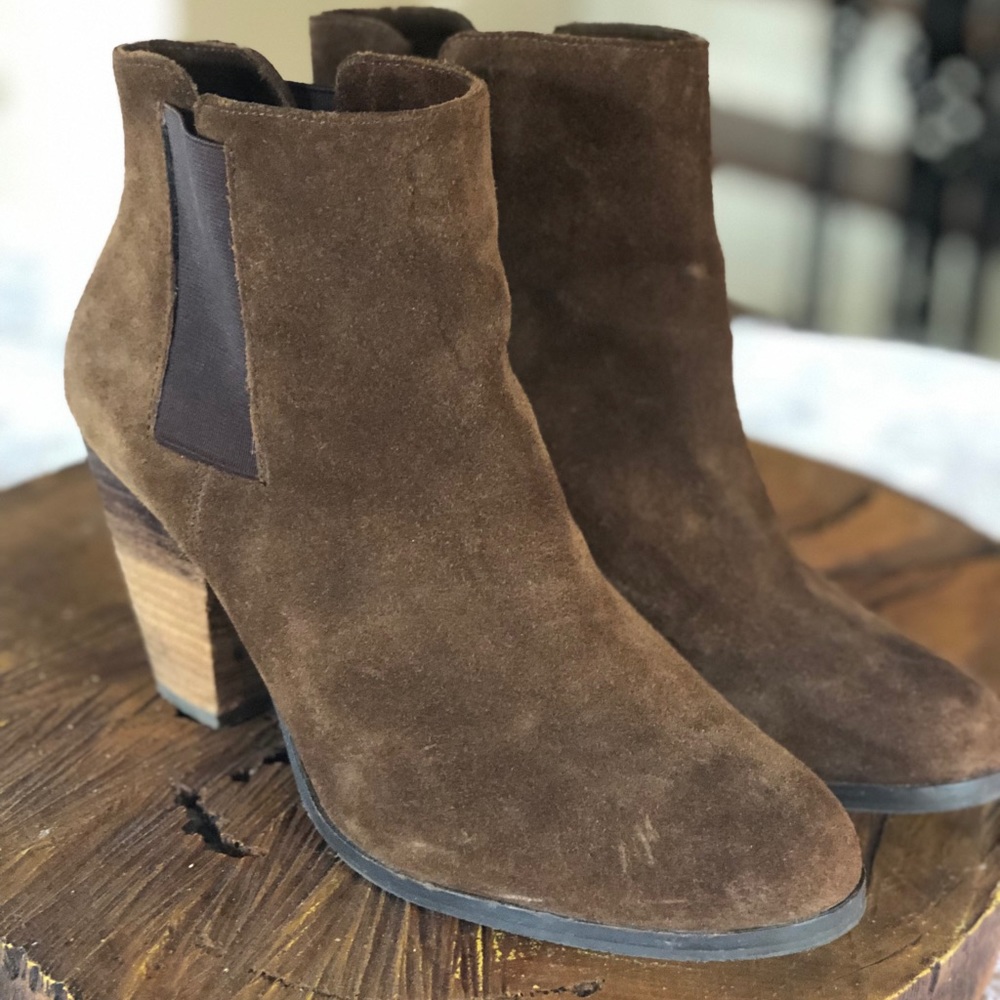 Vince Camuto VP-HESSA Brown Suede Bootie 9.5